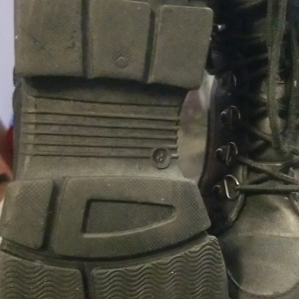 boots - Picture 2 of 4